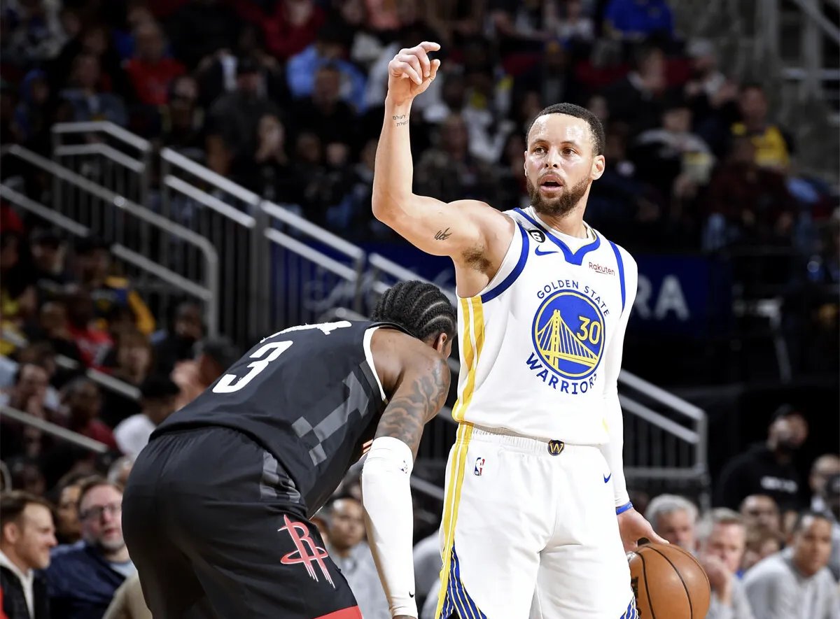 九游娱乐-库里关键节点战术调整，C9带队取胜！的简单介绍